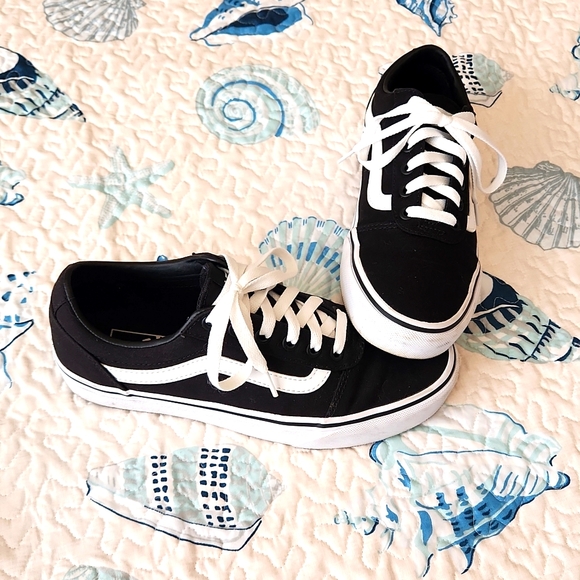 Womens Van's size 8.5 - Picture 1 of 5